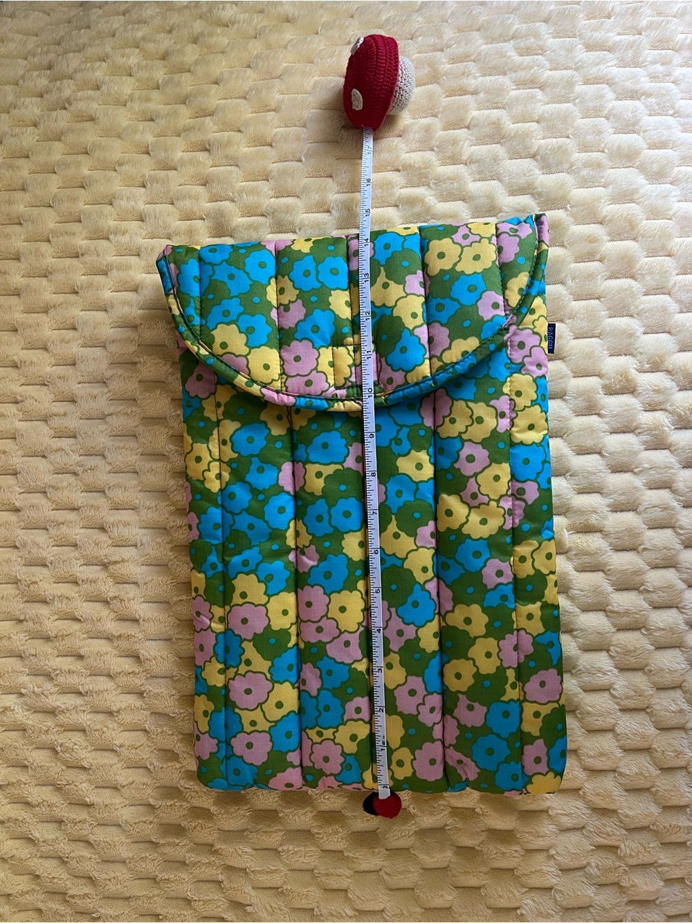 BAGGU Puffy Laptop Sleeve - Flowerbed Pattern - Picture 8 of 8